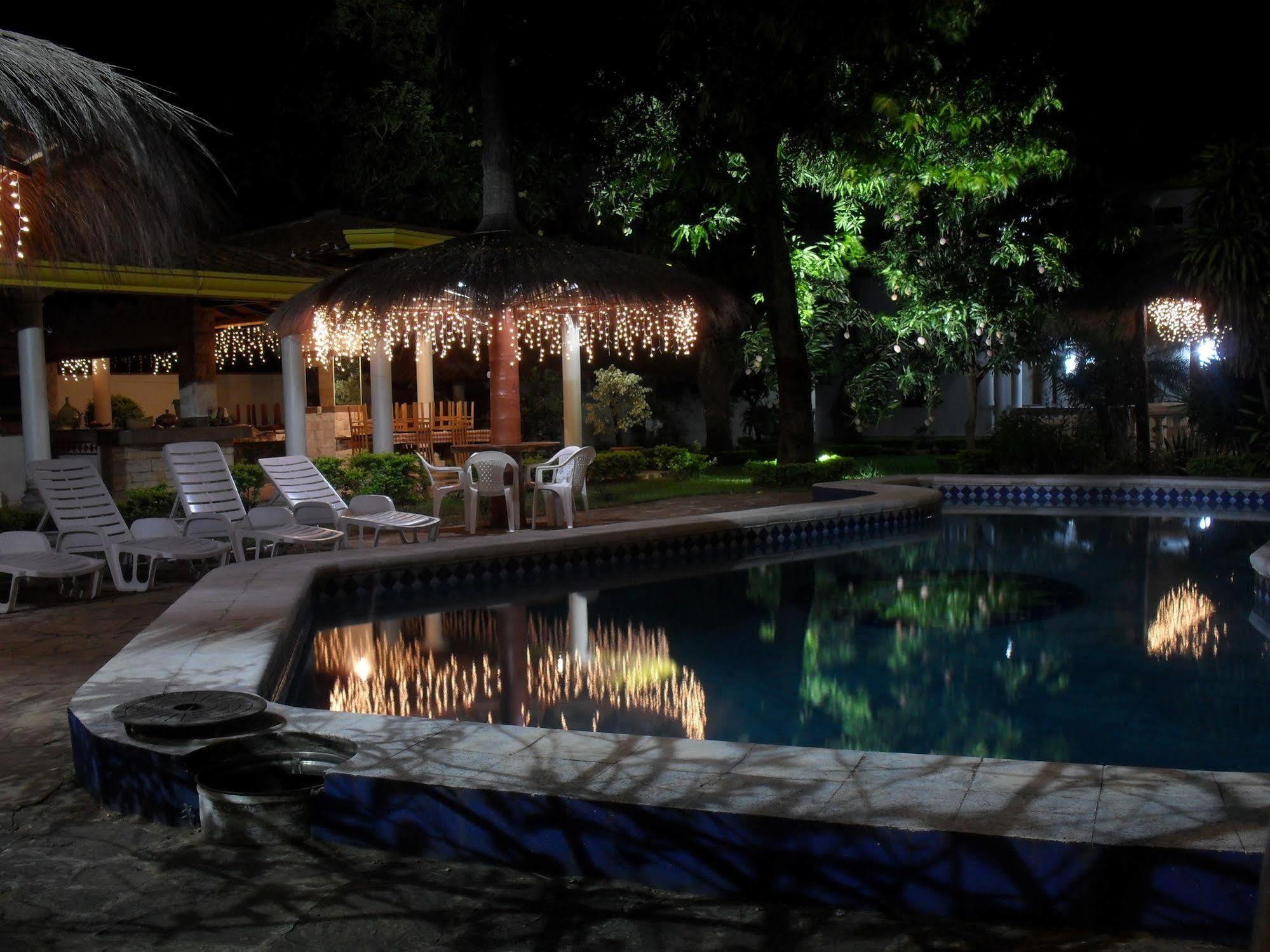 Ross Char Hotel Asuncion Extérieur photo